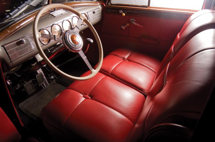  Packard Twelve Convertible Sedan 1938 года  (фото 11 из 42)